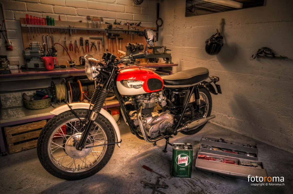 Triumph Bonneville T120R, 1966 flickr-33462434375.jpg