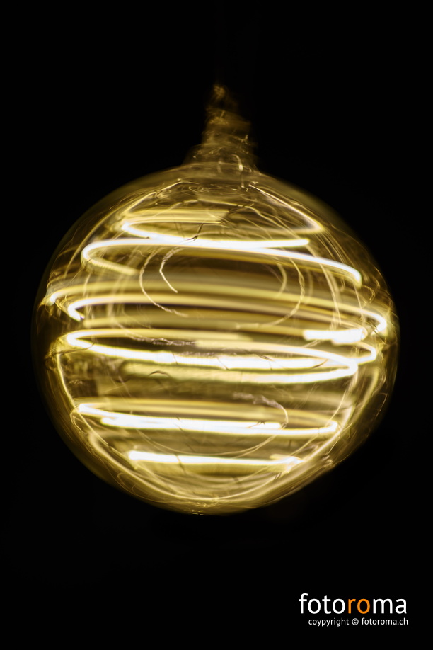 Lichterwirbel
Die Weihnachtskugel dreht durch
RM-2019-365-7.jpg