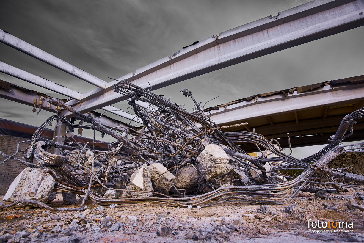 Demolition
Abriss der Plastemhalle in Schwarzenburg
RM-2019-365-127.jpg