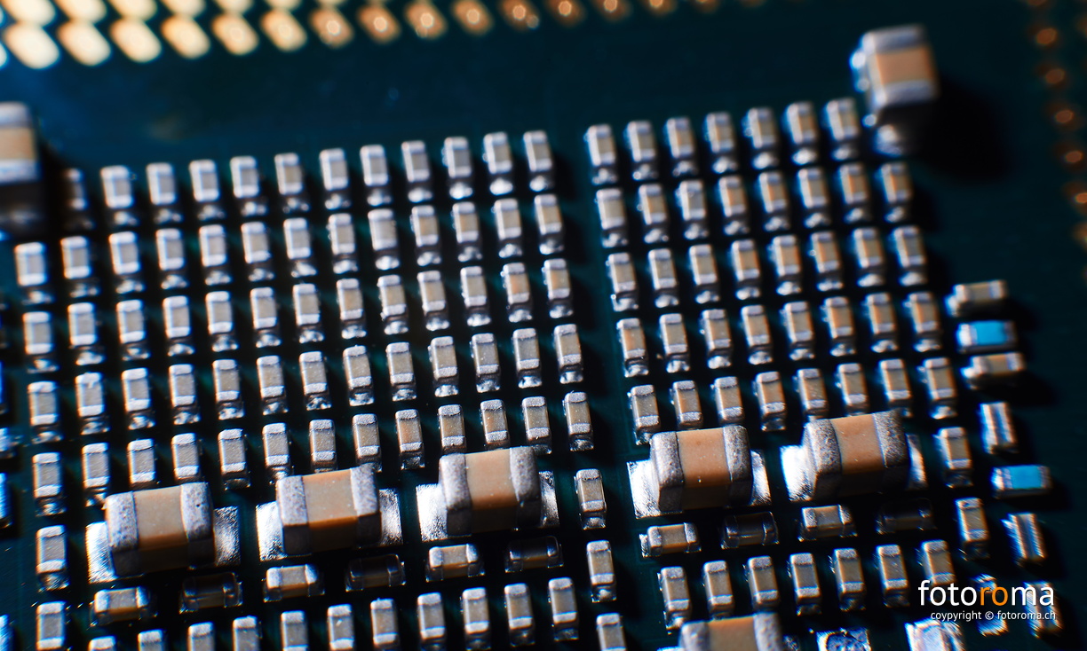 Künstliche Intelligenz
SMD-Bauteile im Computer
RM-2019-365-218.jpg