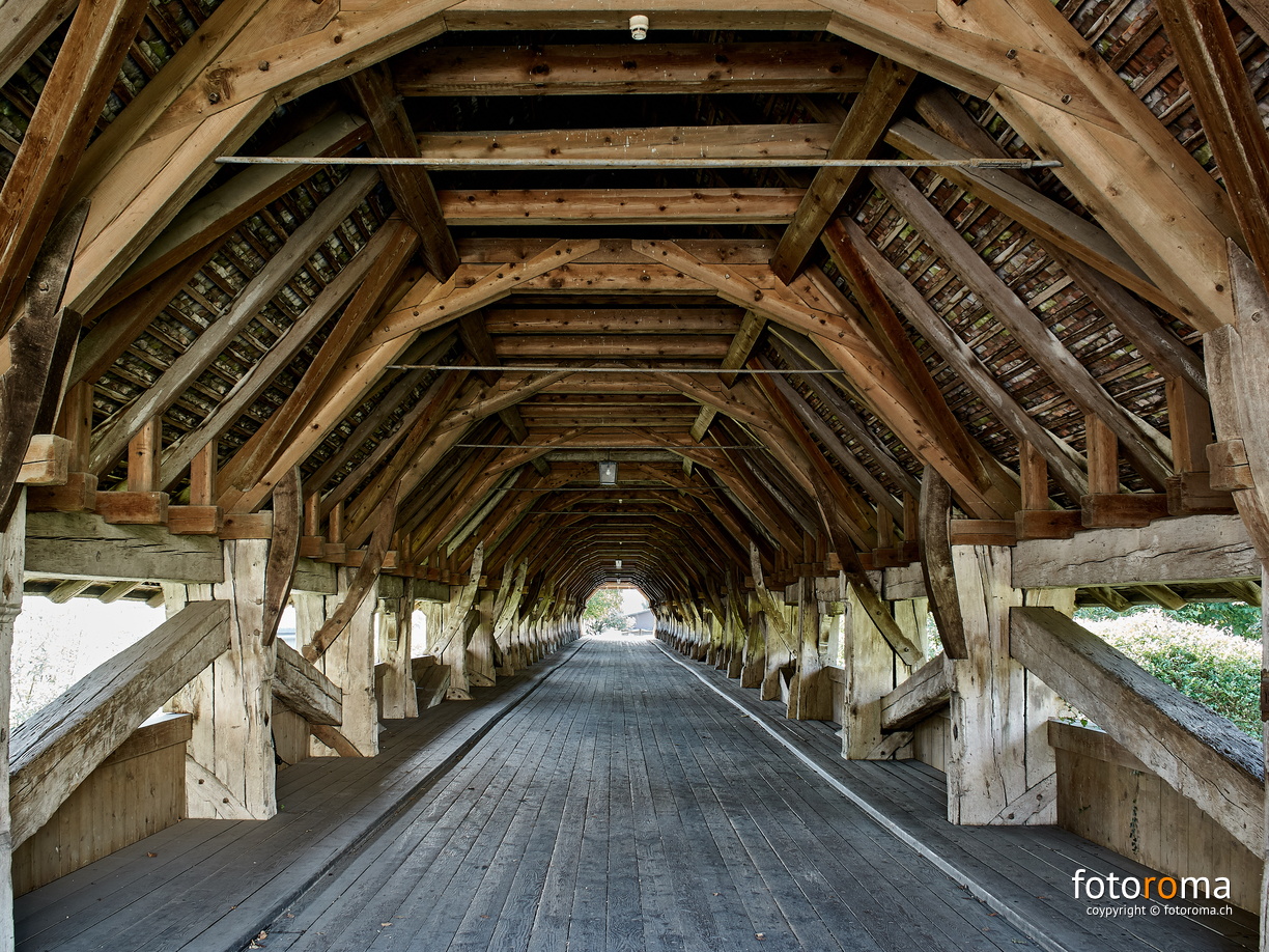 Gümmenen-Brücke
Baujahr 1555
Die Brücke in Gümmenen gehört zu den wertvollsten Brücken der Schweiz und steht unter Denkmalschutz.
RM-2019-365-286.jpg