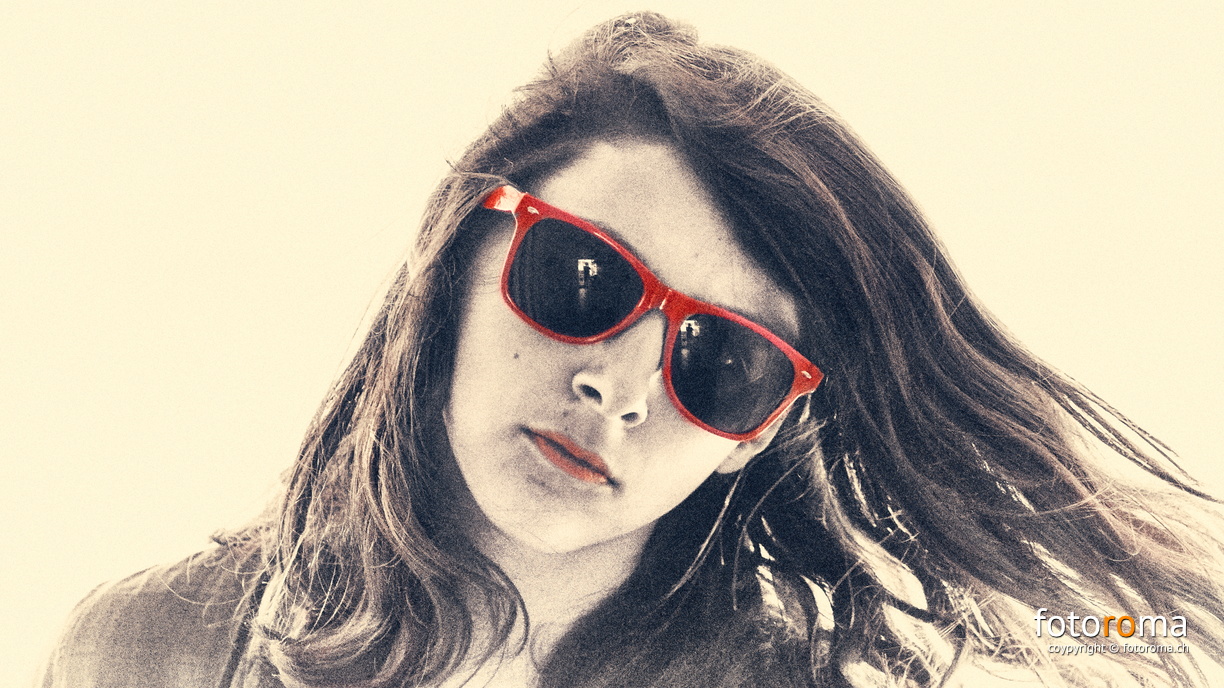 Red sunglasses flickr-34040019693.jpg