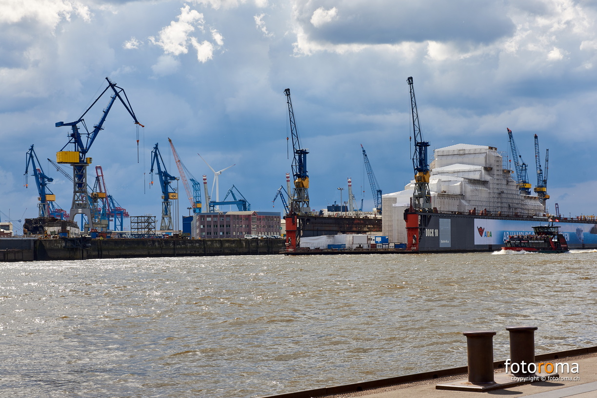 Ruhe vor dem Sturm
Hamburg, Dock 10
RM-2019-365-117.jpg