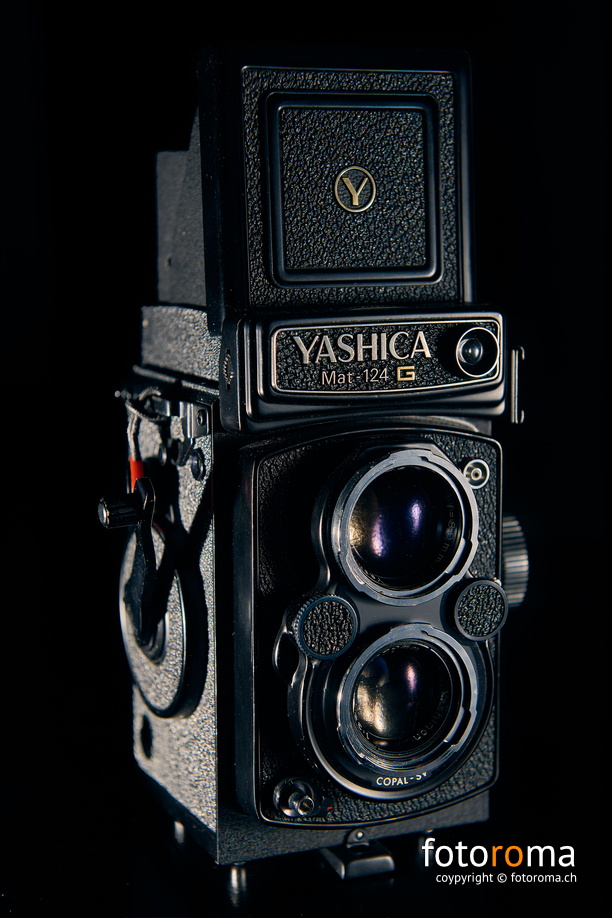 Yashica Mat-124 G
Produktionsjahr: 1977
Seriennummer: 7030178 (die 178. im März 1977 gebaute Kamera)
RM-2021.02.07-0028.jpg