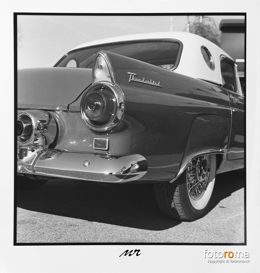 Ford Thunderbird - 1955
Papierabzug
Yashica Mat 124-G & Yashinon 80mm f1:3.5
f8, 1/500s
RM-2021.02.26-0032.jpg