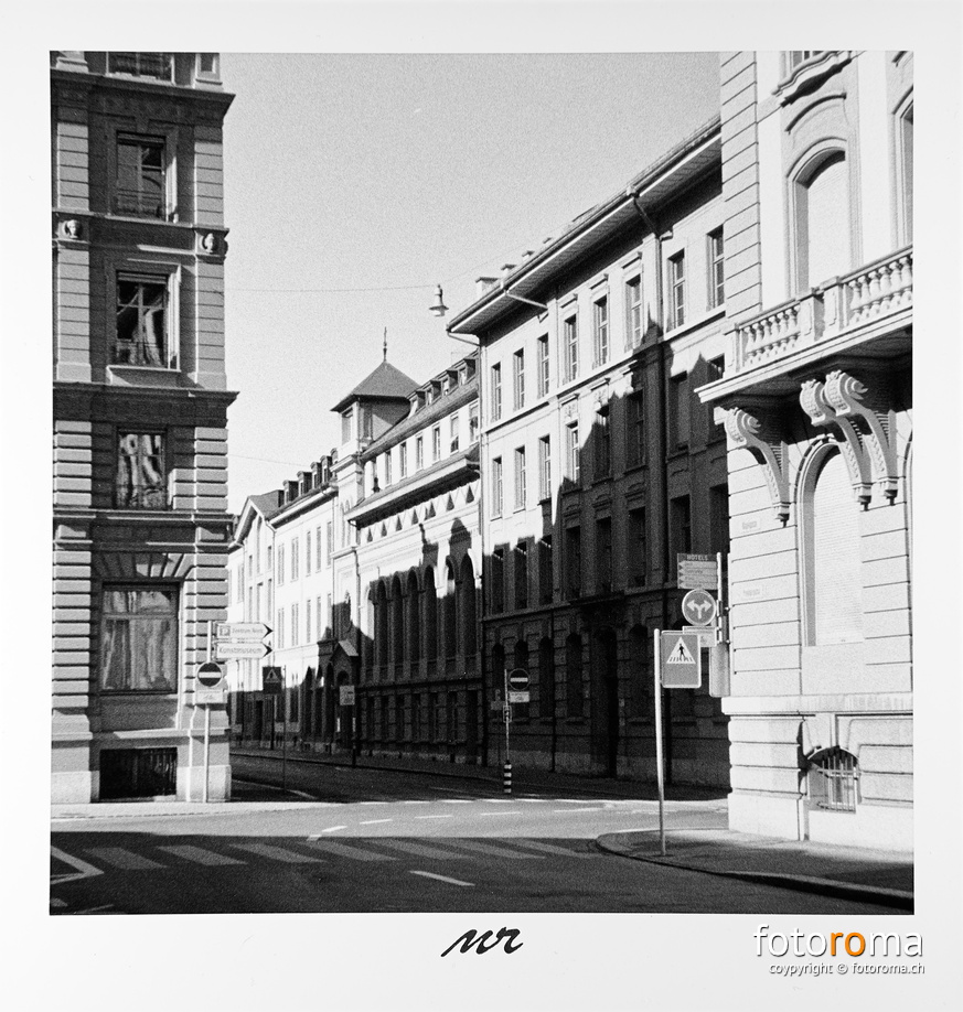 Shadow on the wall
Papierabzug
Rollei 35SE & Sonnar 40mm f1:2.8
RM-2021.03.19-0038.jpg