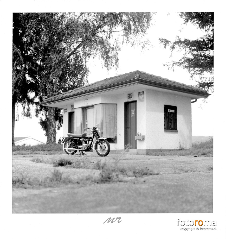 Lost Gas Station
Papierabzug
Yashica Mat 124-G & Yashinon 80mm f1:3.5
f4, 1/125s
RM-2021.09.19-0323.jpg