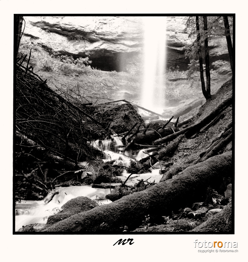 The Falling Creek
	Papierabzug
	 
	Nikon FM2n & Nikkor 35-70mm f1:3.3
 RM-2022.03.23-0021.jpg